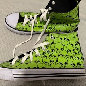 Hot Topic Mens Green Alien Print High-Top Sneakers GLOW IN THE DARK